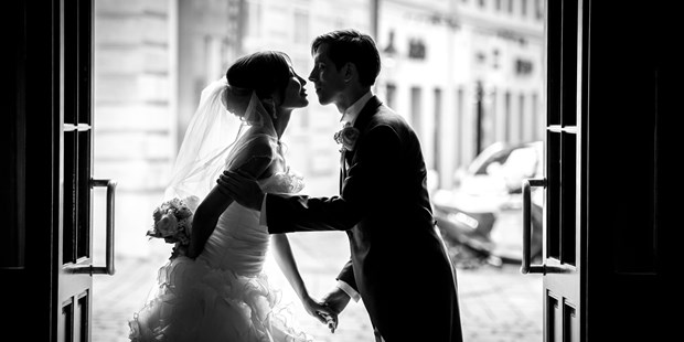 Hochzeitsfotos - Fotostudio - Donauraum - Brautpaar - Armin Kleinlercher - your weddingreport