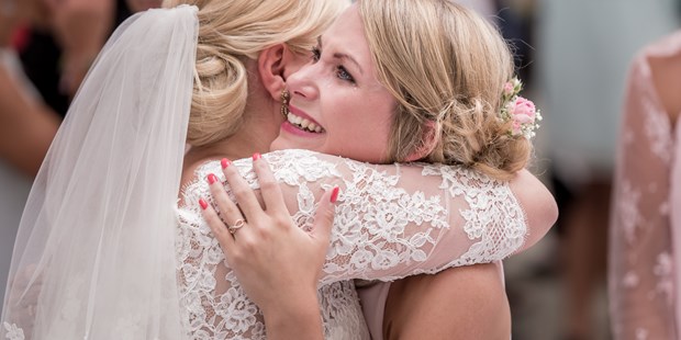 Hochzeitsfotos - Fotobox mit Zubehör - Aschendorf - Freundinnen - Armin Kleinlercher - your weddingreport