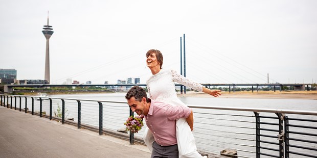 Hochzeitsfotos - Art des Shootings: Portrait Hochzeitsshooting - Birken-Honigsessen - Düsseldorf - Slawa Smagin - lockere Hochzeitsreportagen in AT,CH,DE