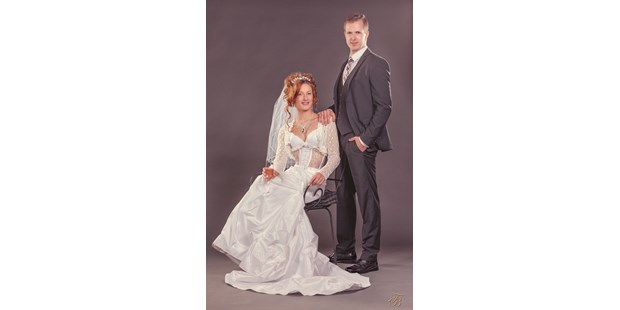 Hochzeitsfotos - Fotostudio - Hiddenhausen - Brautpaar im Studio - Fotostudio Bremer