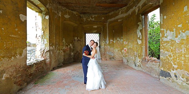 Hochzeitsfotos - Laa an der Thaya - Brautpaarfoto - phototiller I Sophie Tiller