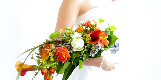 Hochzeitsfotos - Copyright und Rechte: Bilder auf Social Media erlaubt - Graz - Brautstrauss - phototiller I Sophie Tiller