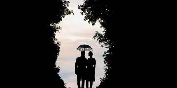 Hochzeitsfotos - Copyright und Rechte: Bilder auf Social Media erlaubt - Donauraum - Wenn ein Scherenschnitt so gut aussieht, muss er einfach ins Portfolio! - Ben & Mari - fotografieren Hochzeiten