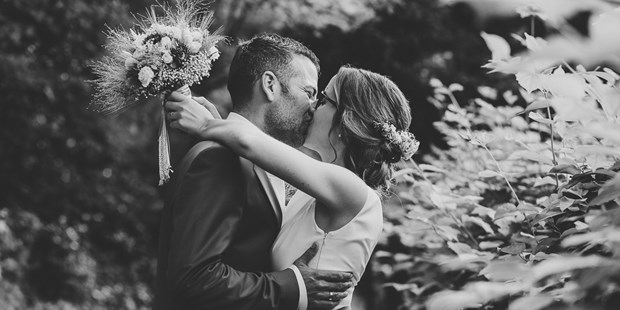 Hochzeitsfotos - Copyright und Rechte: Bilder auf Social Media erlaubt - Eisenstadt - Anna Obermeier