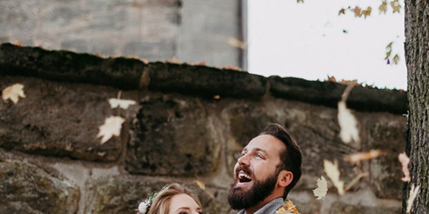 Hochzeitsfotos - Copyright und Rechte: Bilder auf Social Media erlaubt - Würzburg - Juliane Kaeppel - authentic natural wedding photography