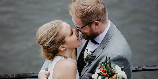 Hochzeitsfotos - Copyright und Rechte: Bilder auf Social Media erlaubt - Würzburg - Juliane Kaeppel - authentic natural wedding photography