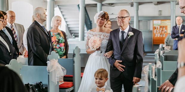 Hochzeitsfotos - Fotobox mit Zubehör - Heilbronn - Juliane Kaeppel - authentic natural wedding photography
