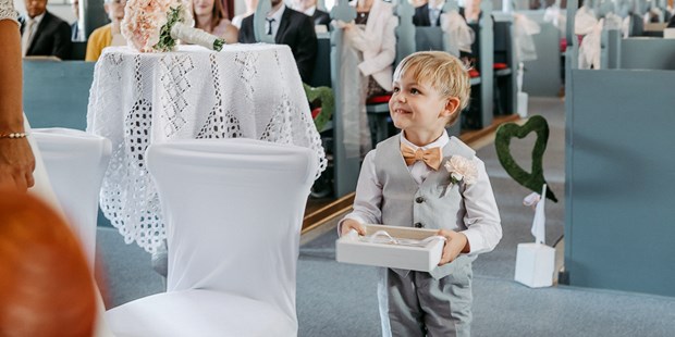 Hochzeitsfotos - Fotobox mit Zubehör - Ingolstadt - Juliane Kaeppel - authentic natural wedding photography