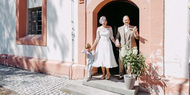 Hochzeitsfotos - Fotobox mit Zubehör - Deutschland - Juliane Kaeppel - authentic natural wedding photography