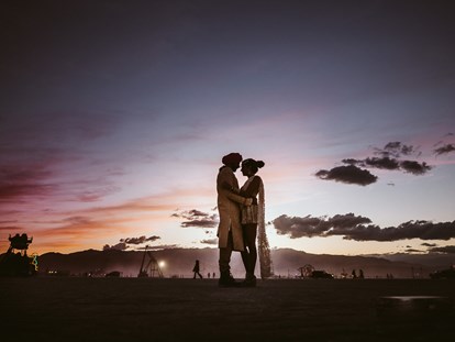 Hochzeitsfotos - Art des Shootings: Trash your Dress - Lienz (Lienz) - A Burningman Wedding - Rob Venga