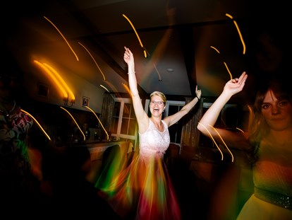 Hochzeitsfotos - Art des Shootings: Portrait Hochzeitsshooting - Party on - Rob Venga
