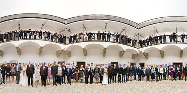 Hochzeitsfotos - Art des Shootings: 360-Grad-Fotografie - Aistersheim - Etwas ganz spezielles: Die ganze Hochzeitsgesellschaft als Kugelpanorama. Unbedingt ansehen unter http://www.pullirsch.eu/temp/Tollet.html - Ludwig Pullirsch