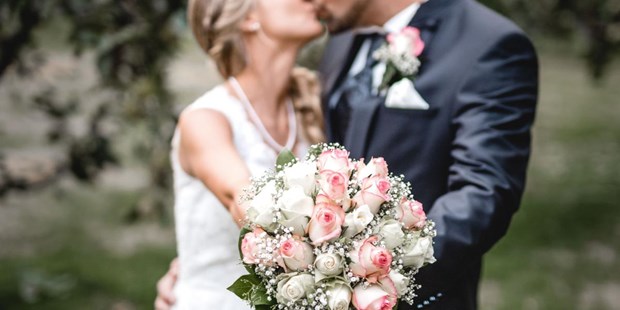 Hochzeitsfotos - Copyright und Rechte: Bilder auf Social Media erlaubt - Münsterland - "Bor, ist der Strauß schwer" - DW_Hochzeitsfotografie