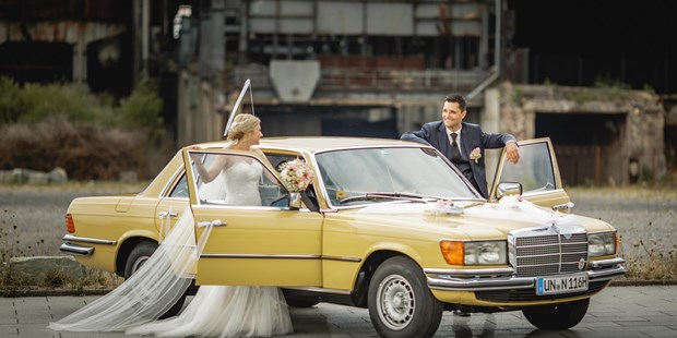Hochzeitsfotos - Copyright und Rechte: Bilder auf Social Media erlaubt - Münsterland - Mit dem Brautfahrzeug zum Phönix West ind Dortmund - DW_Hochzeitsfotografie