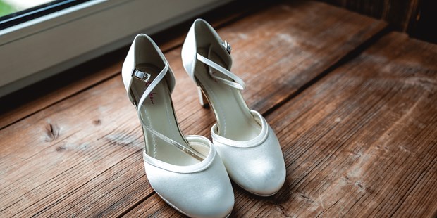 Hochzeitsfotos - Fotobox alleine buchbar - Soest - Ob die Schuhe nach der Feier auch immer noch so schön weiß sind? - DW_Hochzeitsfotografie