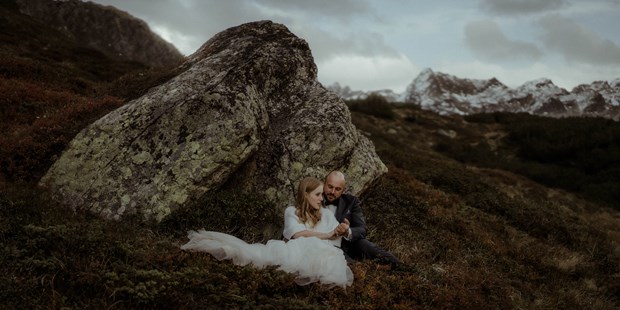 Hochzeitsfotos - Art des Shootings: Prewedding Shooting - Innsbruck - Elopement auf der Bielerhöhe in den schönen Bergen der Silvretta Montafon - Dan Jenson Photography