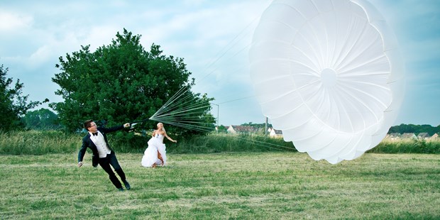 Hochzeitsfotos - Art des Shootings: Trash your Dress - Sportliches Fotoshooting - Fotografenmeisterin Aleksandra Marsfelden