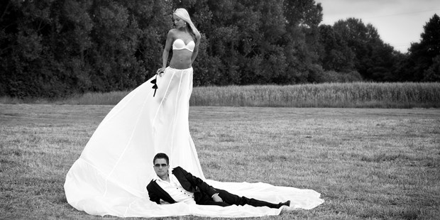 Hochzeitsfotos - Copyright und Rechte: Bilder auf Social Media erlaubt - Deutschland - Ausgefallene Hochzeitsfotoshooting  - Fotografenmeisterin Aleksandra Marsfelden