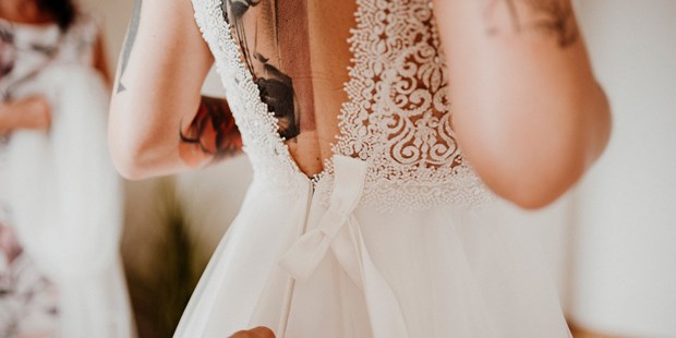 Hochzeitsfotos - Copyright und Rechte: Bilder kommerziell nutzbar - Ampfing - Getting Ready der Braut. - fessellos Fotografie