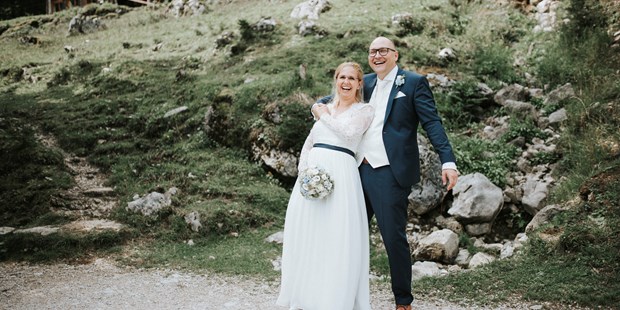 Hochzeitsfotos - Copyright und Rechte: Bilder kommerziell nutzbar - Freistadt - Brautpaarshooting in Gosau beim Gosausee.  - fessellos Fotografie