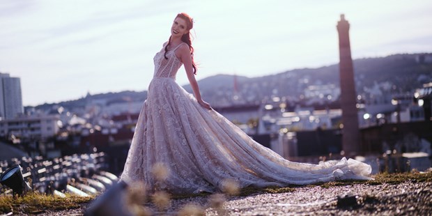 Hochzeitsfotos - Fotobox alleine buchbar - Gois - Über den Dächern Wiens, mit einem imposanten Kleid. - WEIL I DI MOOG Fotografie