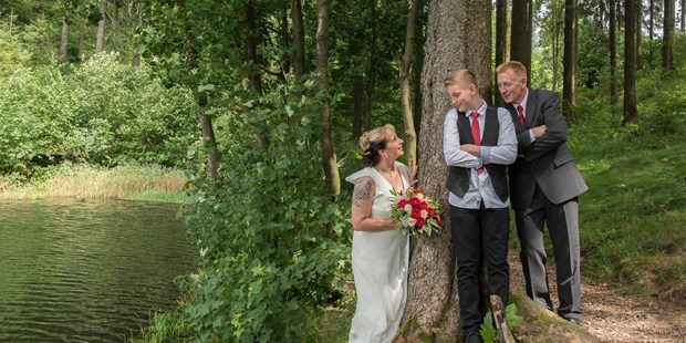 Hochzeitsfotos - Copyright und Rechte: Bilder auf Social Media erlaubt - Weserbergland, Harz ... - Toska Pelle