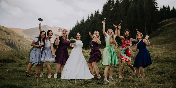 Hochzeitsfotos - Art des Shootings: Unterwassershooting - Windischgarsten - https://www.annahorbachova.com/weddings - Anna Horbachova 