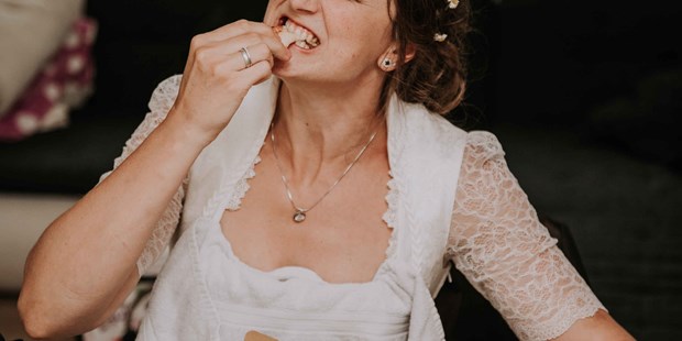 Hochzeitsfotos - Art des Shootings: Trash your Dress - Sitzendorf an der Schmida - https://www.annahorbachova.com/weddings - Anna Horbachova 