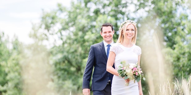 Hochzeitsfotos - Copyright und Rechte: Bilder dürfen bearbeitet werden - Hochzeitsreportage mit einem Brautpaar in Österreich - Alexander Pfeffel - premium film & fotografei