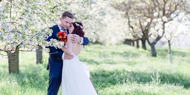 Hochzeitsfotos - Copyright und Rechte: Bilder dürfen bearbeitet werden - Steyr - Hochzeitsreportage mit einem Brautpaar in Österreich - Alexander Pfeffel - premium film & fotografei