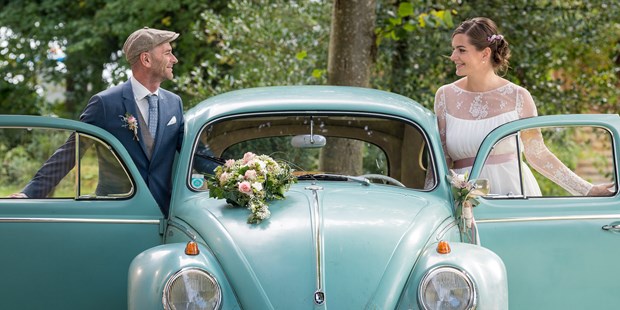 Hochzeitsfotos - Copyright und Rechte: Bilder auf Social Media erlaubt - Hausruck - Hochzeit am Attersee - Living Moments Photography