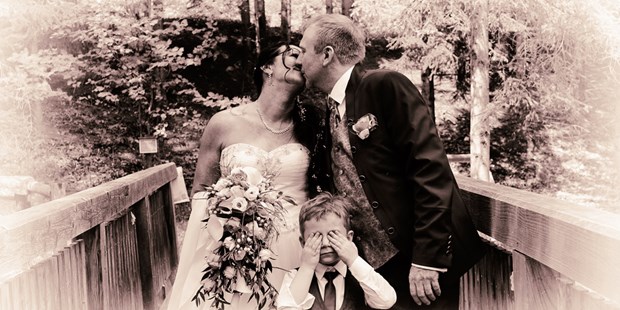 Hochzeitsfotos - Copyright und Rechte: Bilder dürfen bearbeitet werden - Leopoldsdorf (Leopoldsdorf) - Hochzeit am See - Fink Pictures by Iris Fink 