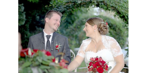 Hochzeitsfotos - Art des Shootings: 360-Grad-Fotografie - Mannswörth - Romantik pur im Viola im Schloss - Fink Pictures by Iris Fink 