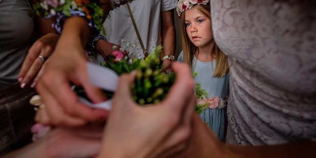 Hochzeitsfotos - Art des Shootings: Unterwassershooting - Leipzig - Blumenmädchen in ihrer eigenen Welt - Spree-Liebe Hochzeitsfotografie | Hochzeitsfotograf Berlin