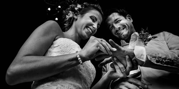 Hochzeitsfotos - zweite Kamera - Brandenburg Nord - Der Ringwechsel aus einer anderen Perspektive - Spree-Liebe Hochzeitsfotografie | Hochzeitsfotograf Berlin