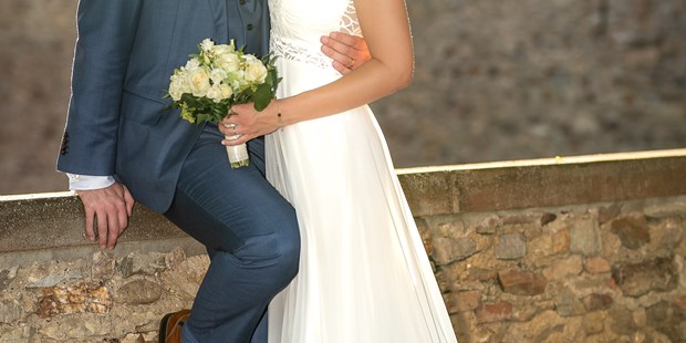 Hochzeitsfotos - Copyright und Rechte: Bilder auf Social Media erlaubt - Rheinland-Pfalz - Schloss Vollrads - Sonnenuntergangsshooting - Silke & Chris Photography