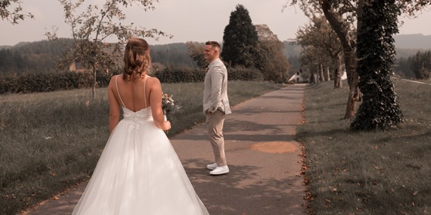 Hochzeitsfotos - Fotostudio - Zerf - Der First Look - Buchbar vor eurer Trauung. Der emotionalste Moment zwischen Brautpaaren - Jana Bleich Fotografie
