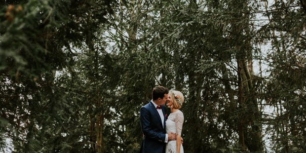 Hochzeitsfotos - Copyright und Rechte: Bilder frei verwendbar - Carpin - Brautpaar im Wald - Oana Popa