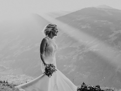 Hochzeitsfotos - Art des Shootings: Trash your Dress - Lienz (Lienz) - Eine Traumhochzeit auf der Zillertaler Wiesenalm - Shots Of Love - Barbara Weber Photography