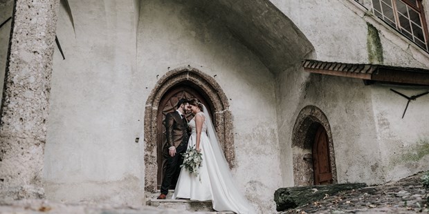 Hochzeitsfotos - zweite Kamera - Tirol - Eine wundervolle Schloßhochzeit im Schloß Friedberg in Volders - Shots Of Love - Barbara Weber Photography