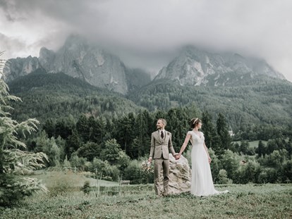 Hochzeitsfotos - Art des Shootings: Trash your Dress - Grödig - Freie Trauung in Südtirol am Fuße des Schlern - Shots Of Love - Barbara Weber Photography