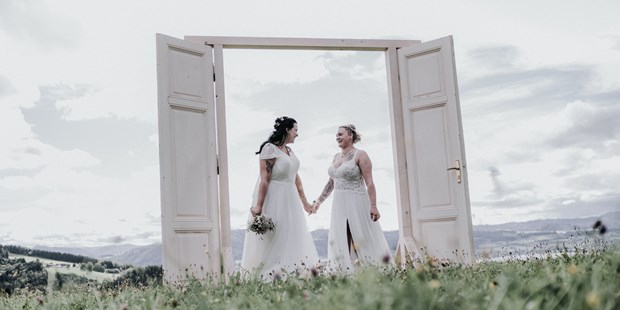 Hochzeitsfotos - Berufsfotograf - Love is Love bei der freien Trauung von Lisa und Melanie am Attersee - Shots Of Love - Barbara Weber Photography
