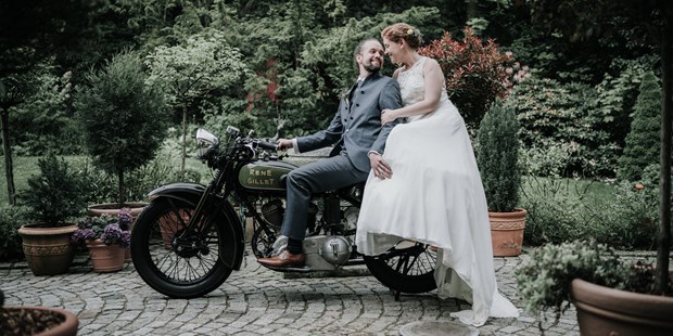 Hochzeitsfotos - Fotobox mit Zubehör - Tiroler Unterland - Traumhochzeit im Gut Matzen - Shots Of Love - Barbara Weber Photography