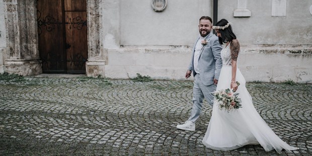Hochzeitsfotos - Fotobox mit Zubehör - Tiroler Unterland - Paarshooting in der Haller Altstadt - Shots Of Love - Barbara Weber Photography