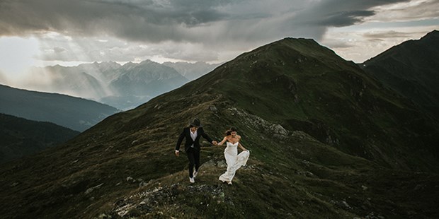 Hochzeitsfotos - Art des Shootings: Portrait Hochzeitsshooting - Tirol - After Wedding Shooting  - Blitzkneisser