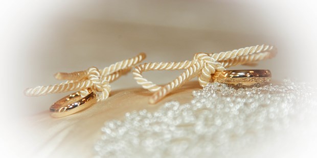 Hochzeitsfotos - Fotostudio - Chiemsee - Die Ringe -  ein Symbol der Unendlichkeit und Beständigkeit - Dein schönster Tag - Hochzeitsfotografie
