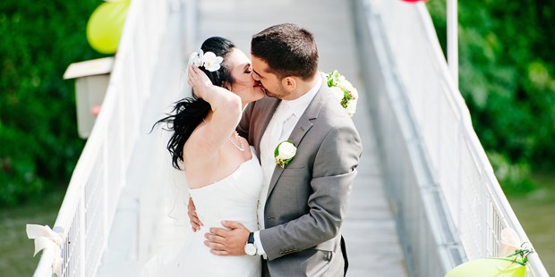 Hochzeitsfotos - Copyright und Rechte: Bilder auf Social Media erlaubt - Donauraum - Lukas Bezila
