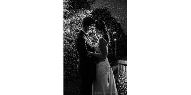 Hochzeitsfotos - Copyright und Rechte: Bilder auf Social Media erlaubt - Donauraum - Kingsize Pictures Christoph Königsmayr