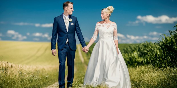 Hochzeitsfotos - Fotobox alleine buchbar - Gmünd (Gmünd in Kärnten) - Paarshooting beim Restaurant Wirt am Teich - Visual Wedding – Martin & Katrin