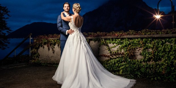 Hochzeitsfotos - Regen - Paarshooting Traunkirchen / Traunsee - Visual Wedding – Martin & Katrin